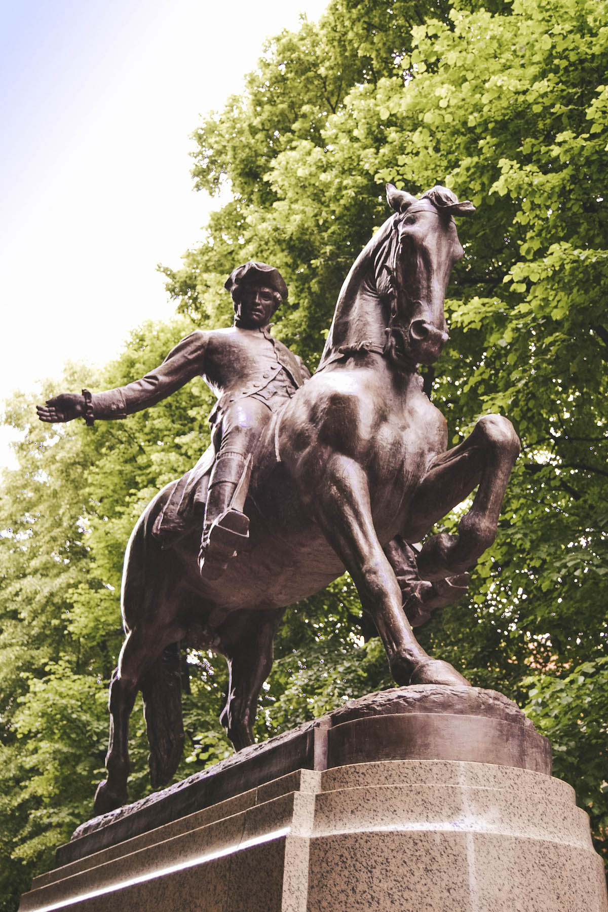 A statue of Paul Revere on his horse. 