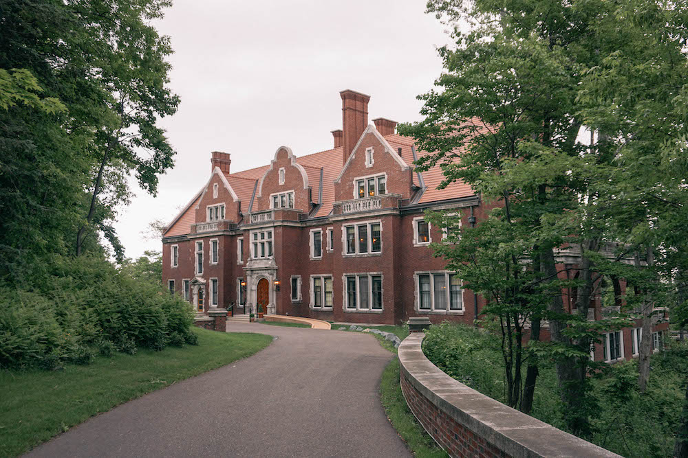 Driveway leading to the glensheen historic estate in duluth, MN.