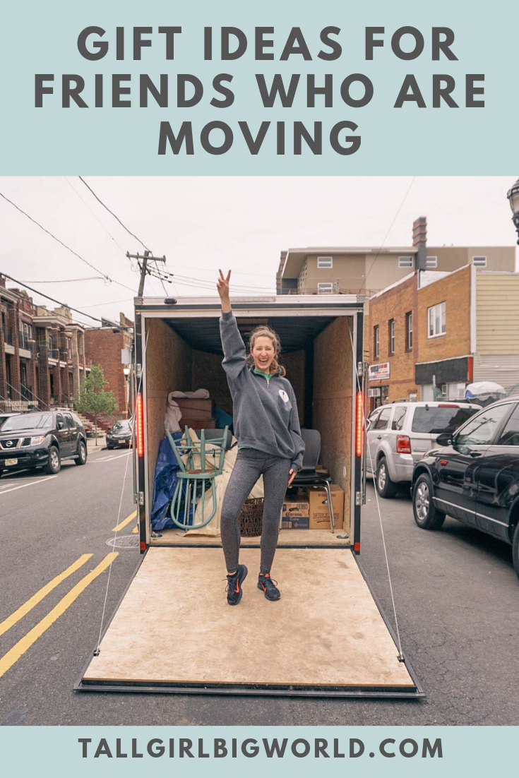 Not sure what to give your friend who's moving away? Here are some moving away gift ideas that are personal, meaningful, and budget-friendly. #moving #giftideas #gifts #movingaway #longdistance