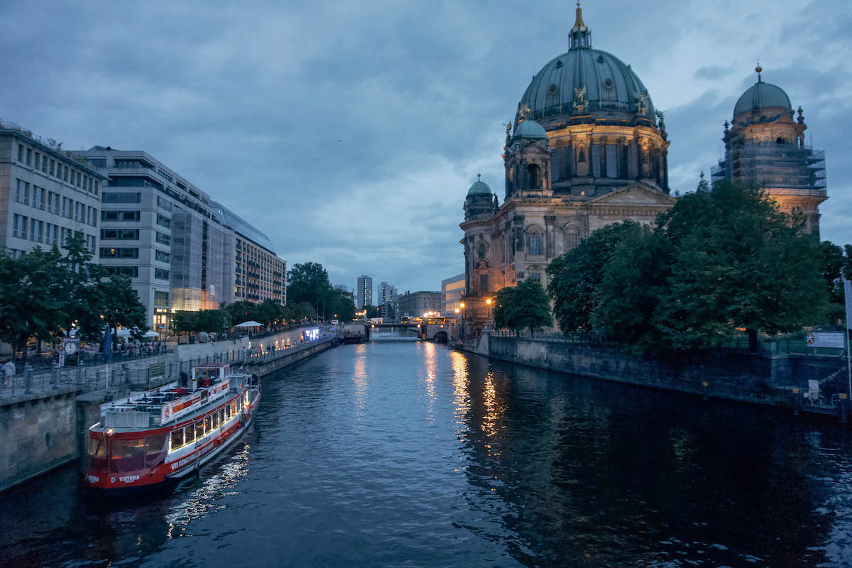 The back side of the Berliner Dom, at night. 