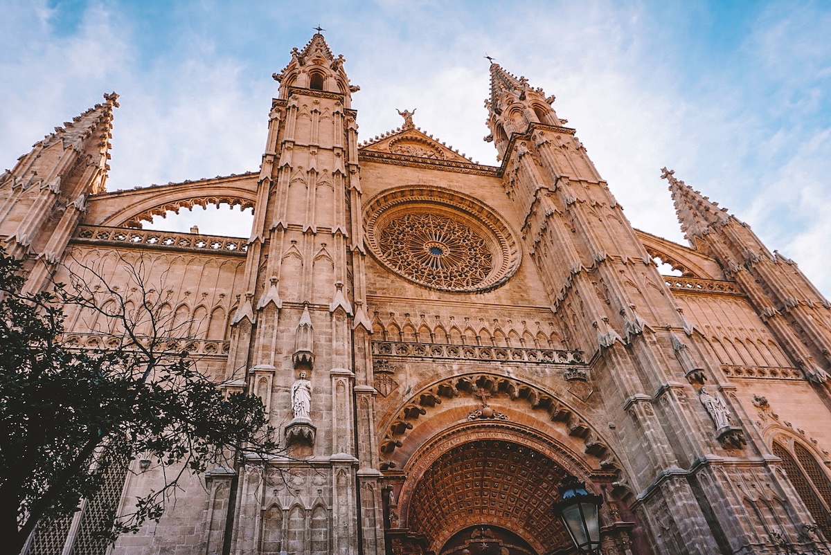 An exterior shot of the facade of Palma's Cathedral, seen from below. 