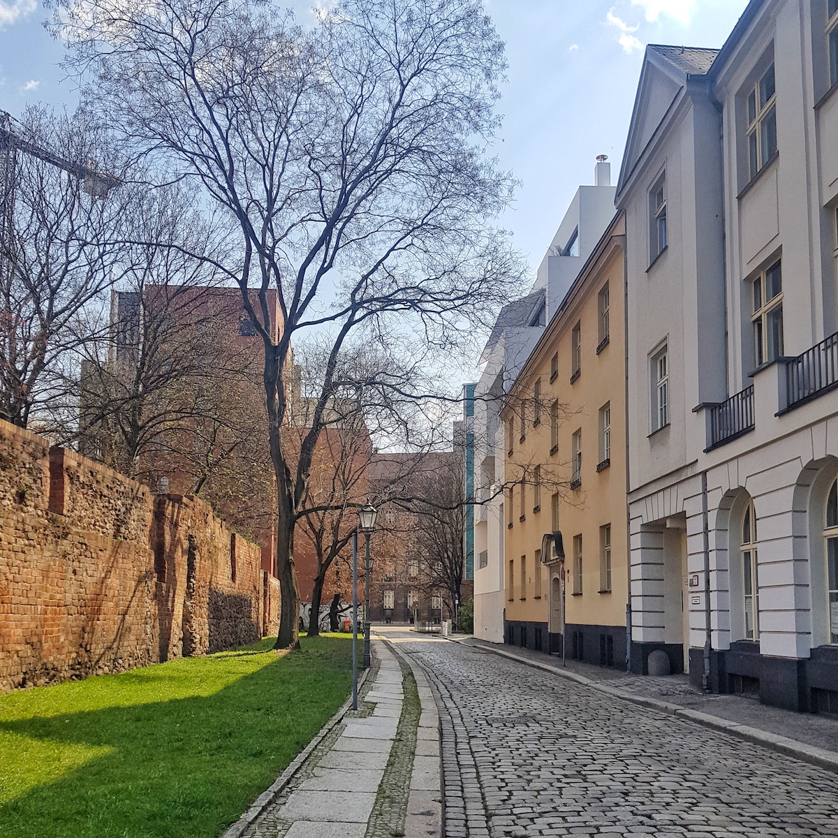 A view of Berlin's original city wall and town houses near it. 