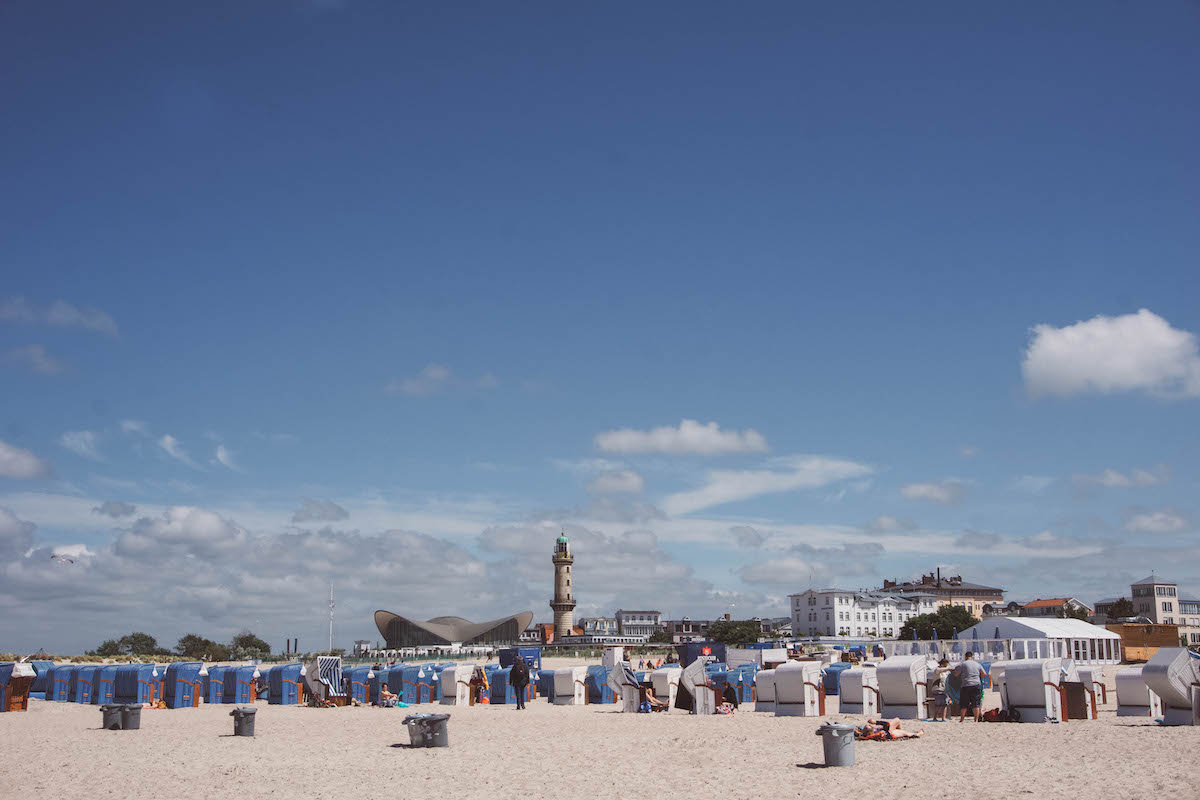Warnemünde beach, with Strandköbe and the Tea Pot building in the background.