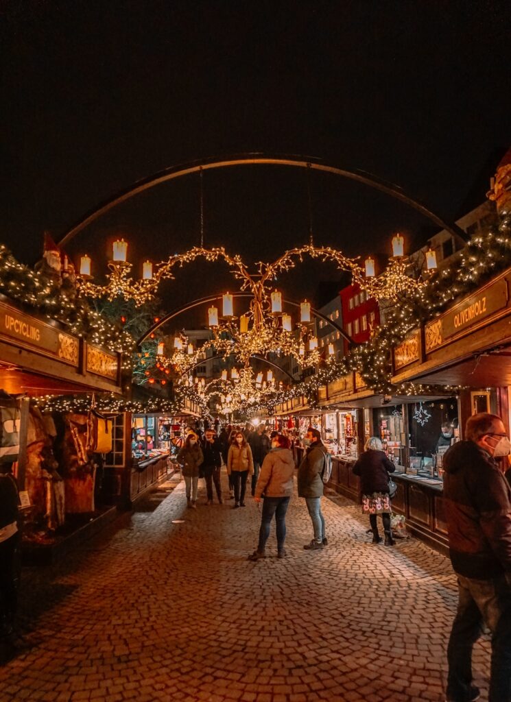 Heinzels Winter Fairytale market list up at night