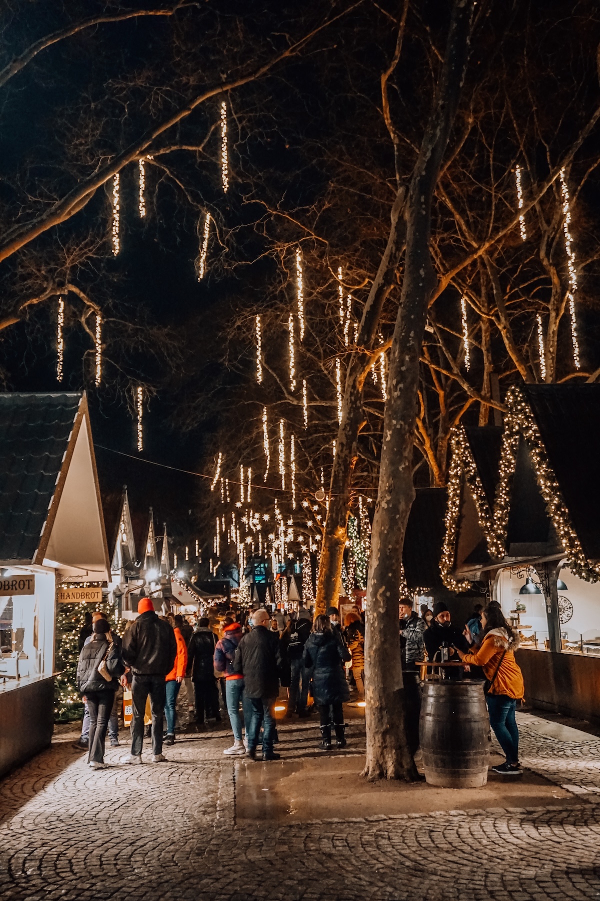 twinkle lights and stalls at night at the Angel's Market in Cologne