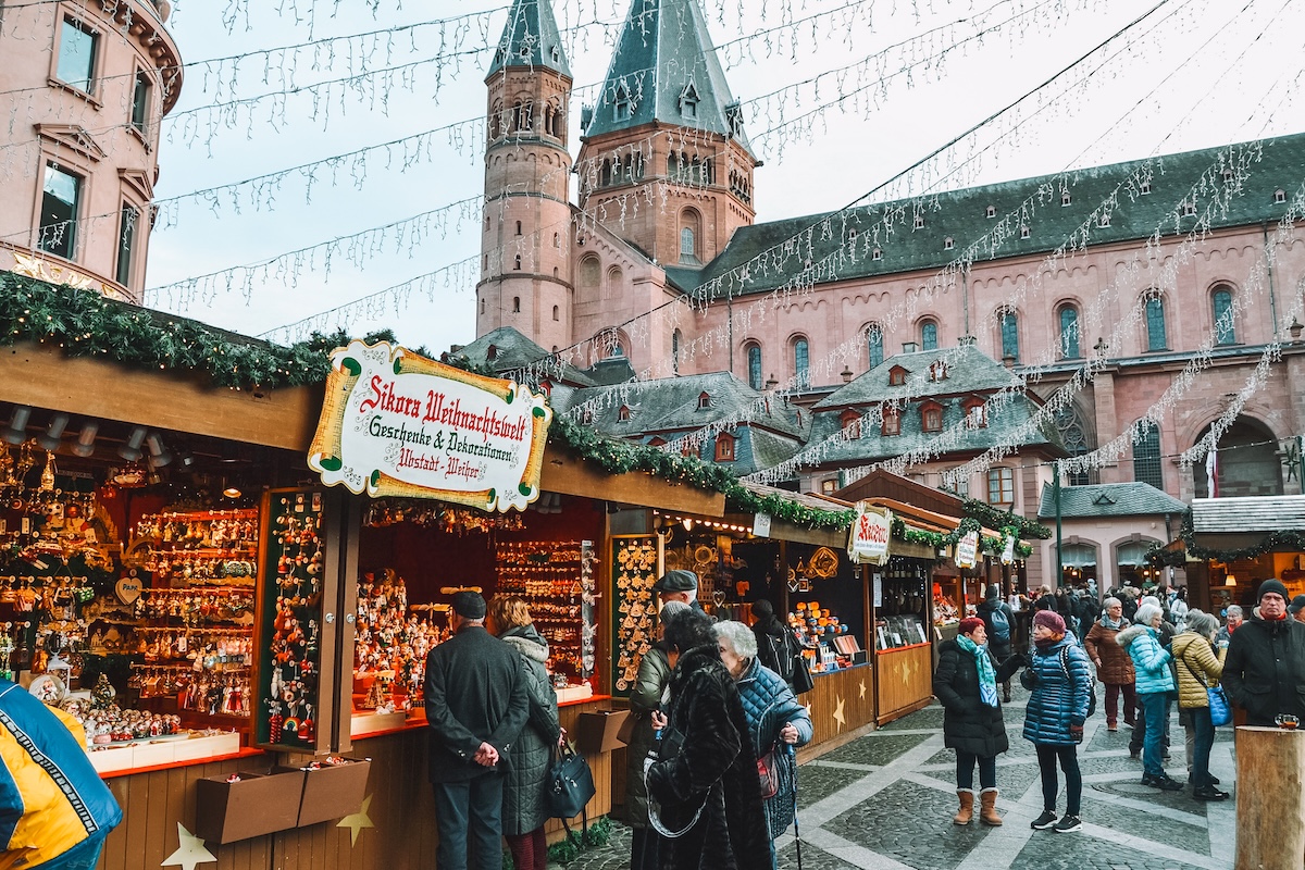 Mainz Christmas market stall, with the Cathedral in the background