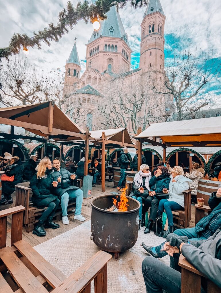 Fire pit and wine barrel booths at the Mainz Christmas market