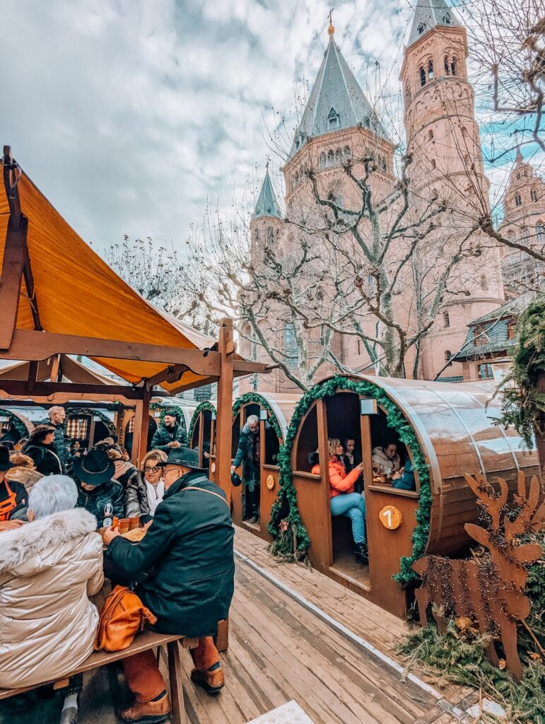 Wine barrel huts at the Mainz Christmas market