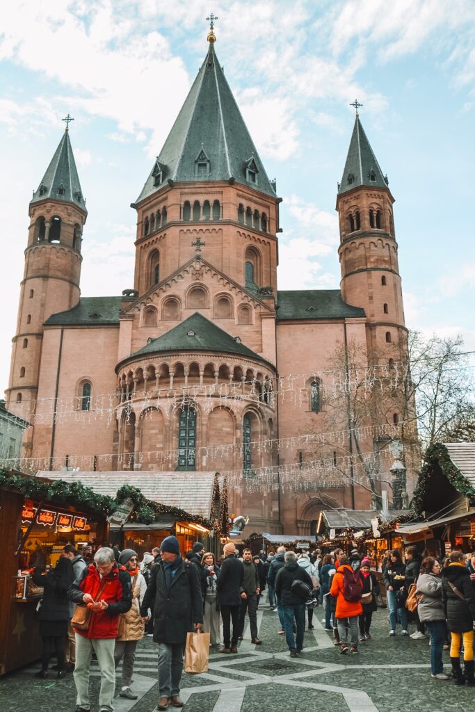 Christmas market on the Marktplatz in Mainz