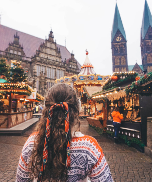 Back of a woman's head at Bremen Christmas market