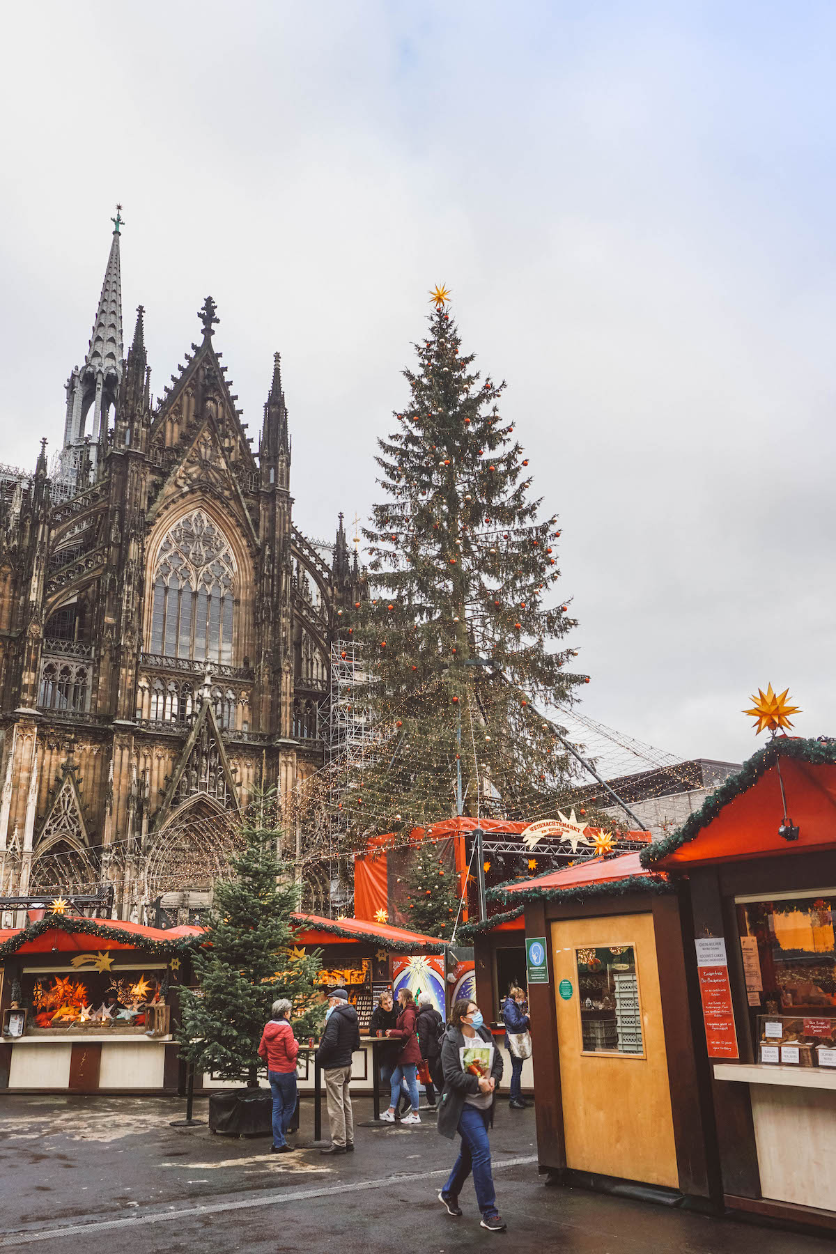 Cologne Cathedral Christmas market by day