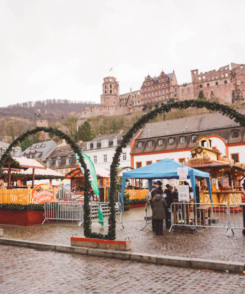 Karlsplatz Christmas market entrance