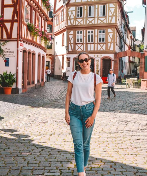 A woman smiling in the Kirschgarten in Mainz.