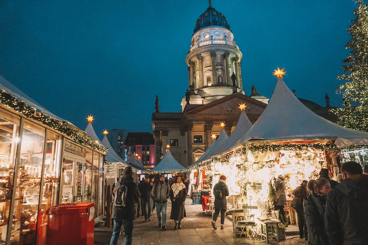Gendarmenmarkt Christmas market at night