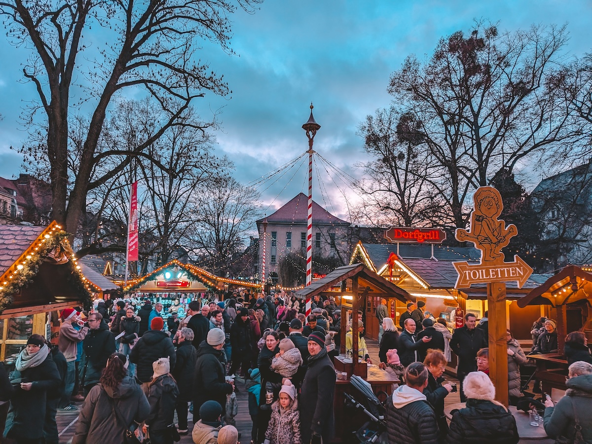 Zehlendorf Christmas market at dusk