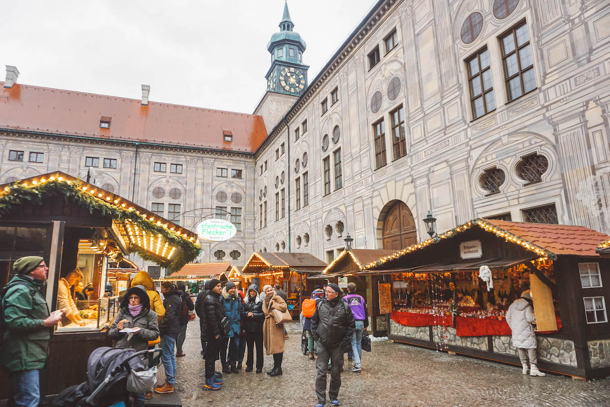 The Christmas market at the Residenz in Munich 