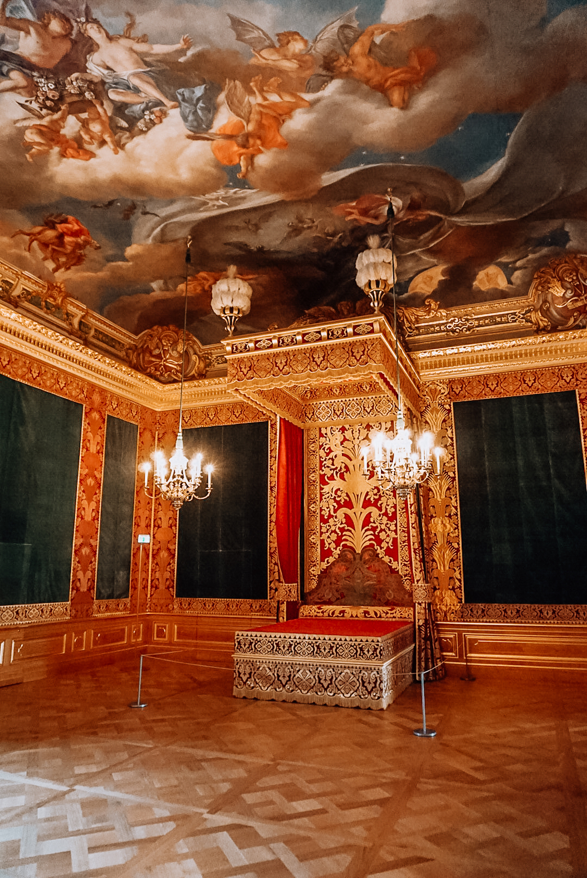 Bed chamber within Dresden royal palace 