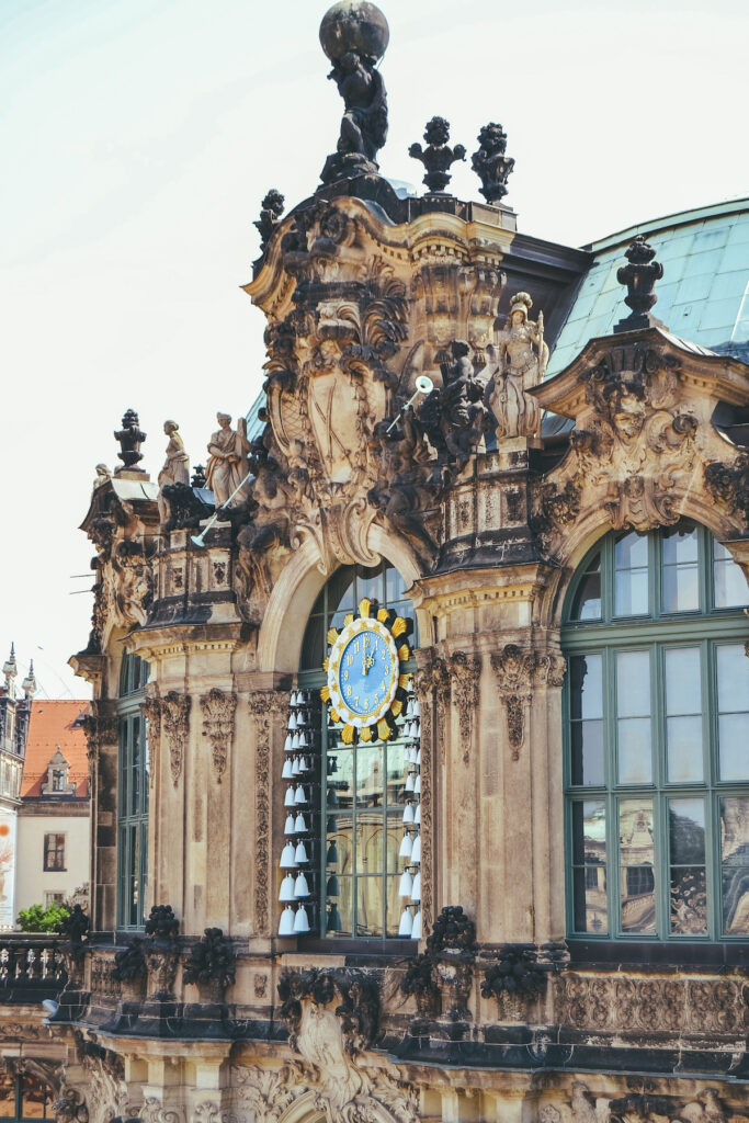 Zwinger Palace Glockenspiel made out of Meissen porcelain 
