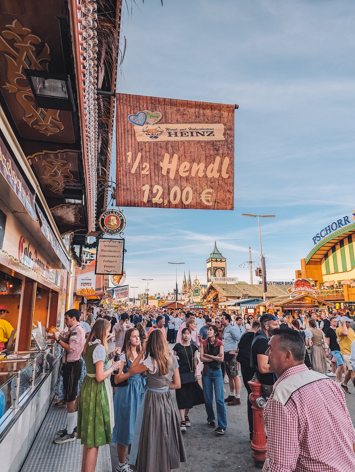 Stalling selling roast chicken at Oktoberfest