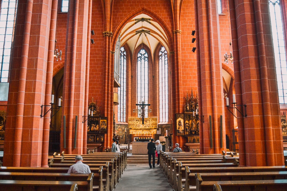 Interior of the Frankfurter Kaiserdom.