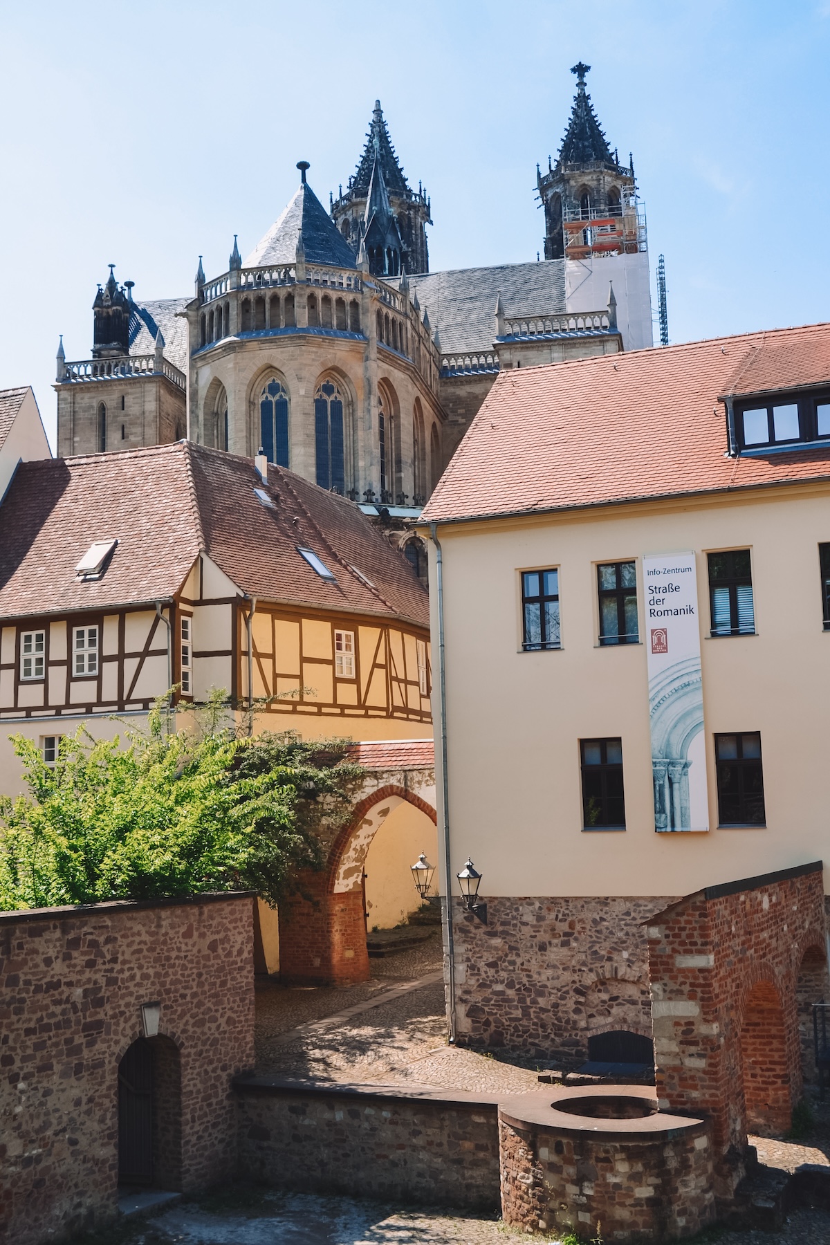 Backside of the Magdeburg Cathedral, with a medieval city gate in view