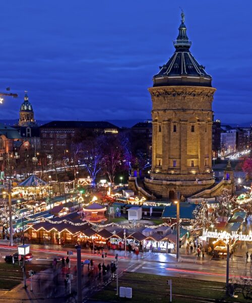 The Christmas market in Mannheim, seen from above.