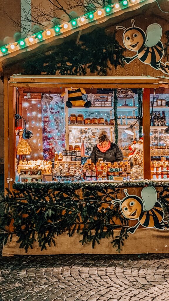 A honey stall along Franziskanerstraße