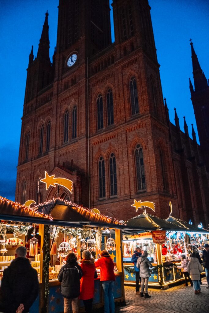 Stalls at the Wiesbaden Christmas market with Marktkirche in the background