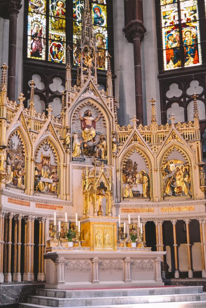 The altar in St. Peter's Church in Heppenheim