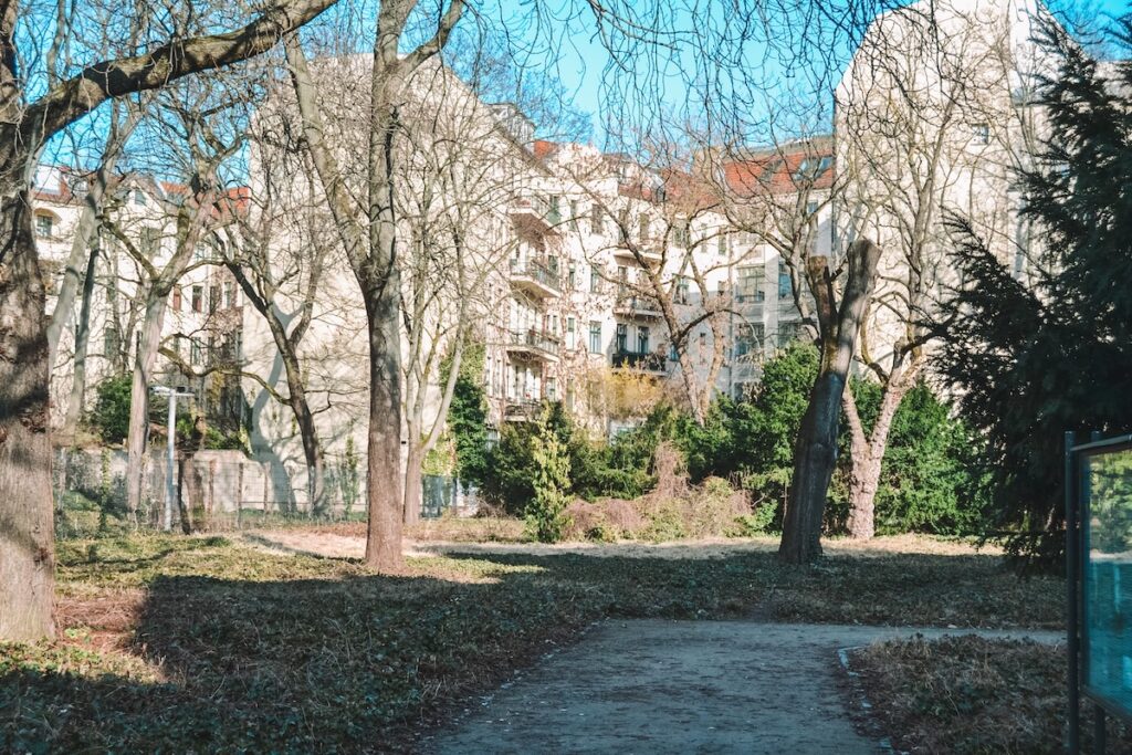 The oldest Jewish cemetery in Berlin, on a winter day