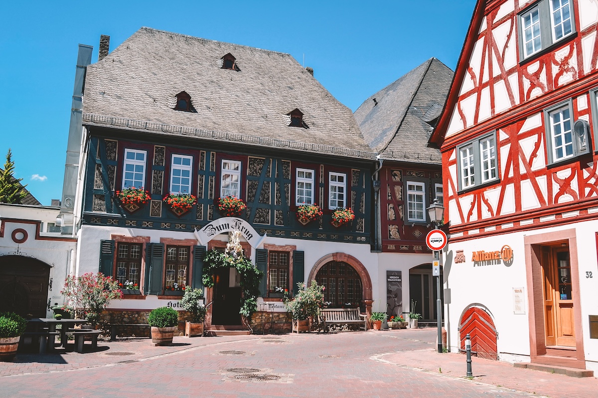 "Zum Krug" restaurant and hotel in Hattenheim