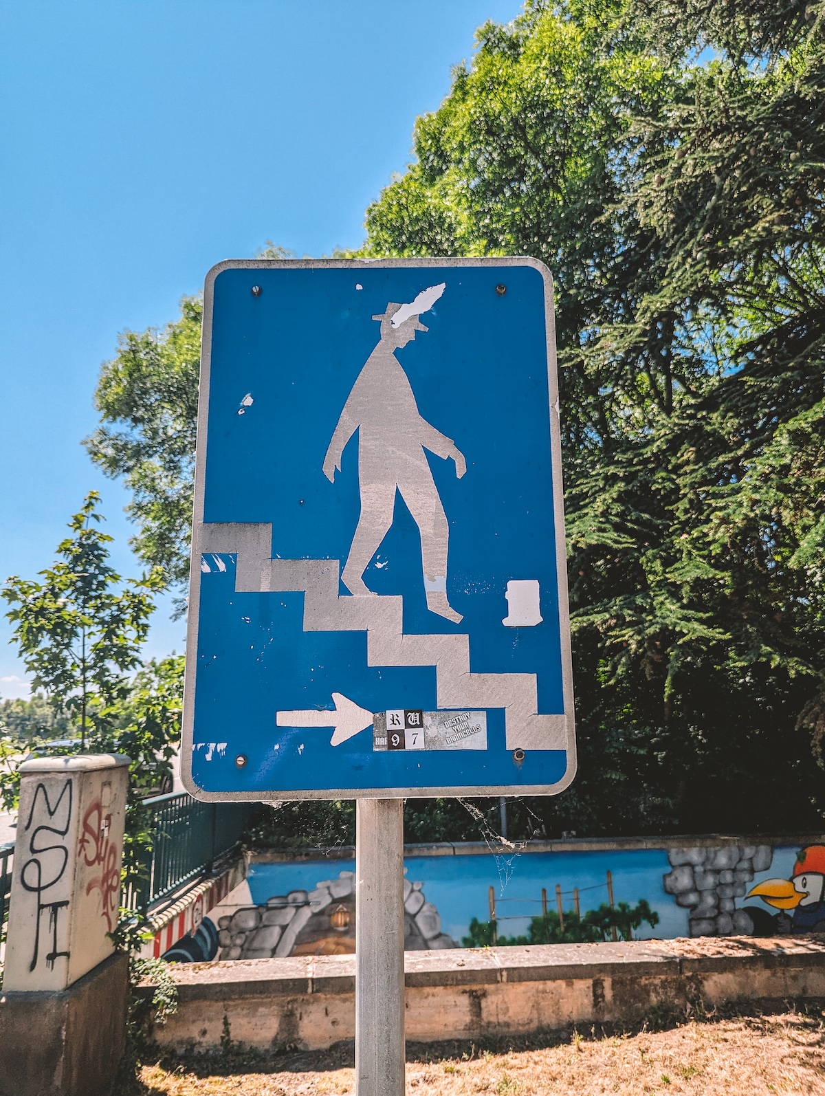 sign pointing to staircase in Hattenheim