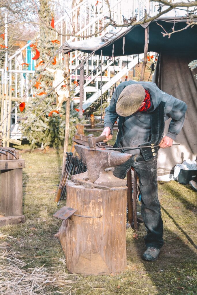 a blacksmith working at the Spreewald Christmas market